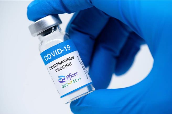 针对「以心电图筛检早期侦测BNT新冠肺炎疫苗引起的心肌炎」，外界质疑「遭指挥中心防疫专家反对、指挥官也不认同」，疾管署今澄清纯属误解。（示意图／达志影像）