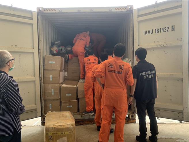 保三总队与基隆关合作，成功破获一起在廉价拖把夹藏毒品的案件，并起获市价4200万元的海洛因及安非他命等毒品。（保三总队提供／张志康基隆传真）