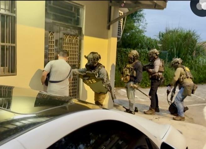 保三总队与基隆关合作，成功破获一起在廉价拖把夹藏毒品的案件，并起获市价4200万元的海洛因及安非他命等毒品。（保三总队提供／张志康基隆传真）