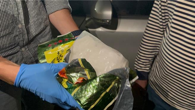 保三总队与基隆关合作，成功破获一起在廉价拖把夹藏毒品的案件，并起获市价4200万元的海洛因及安非他命等毒品。（保三总队提供／张志康基隆传真）