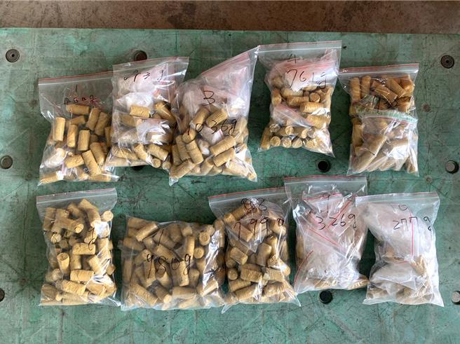 保三总队与基隆关合作，成功破获一起在廉价拖把夹藏毒品的案件，并起获市价4200万元的海洛因及安非他命等毒品。（保三总队提供／张志康基隆传真）