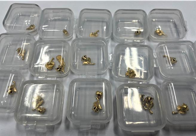 台中市29歲蕭姓男子涉經營賭博機房，以小金飾和超商禮品卡等物吸引賭客下注，近1年賭資金額逾2億4000萬元。（民眾提供／潘虹恩台中傳真）