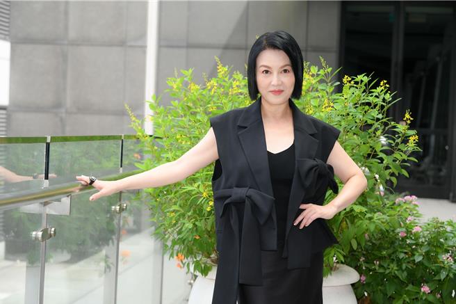 苗可丽入围戏剧类女配角奖，又入围节目主持人奖，可谓双喜临门。（三立提供）