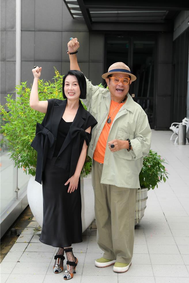 苗可丽（左）、许效舜拥有多年好默契。（三立提供）