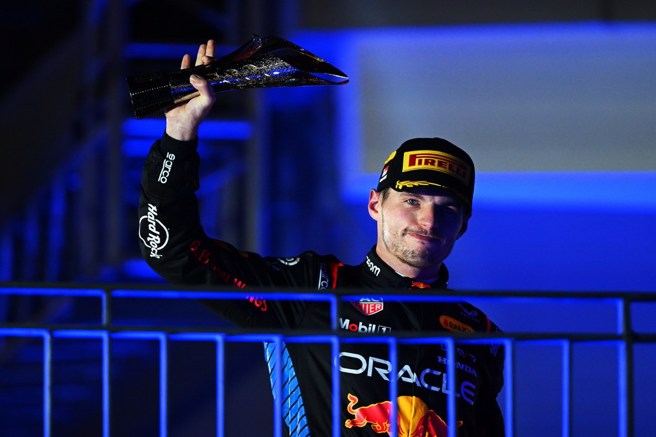 Red Bull 车队荷兰籍车手维斯塔潘于新加坡大奖赛（Singapore Grand Prix）以第二名再度站上颁奖台。（Red Bull 提供）