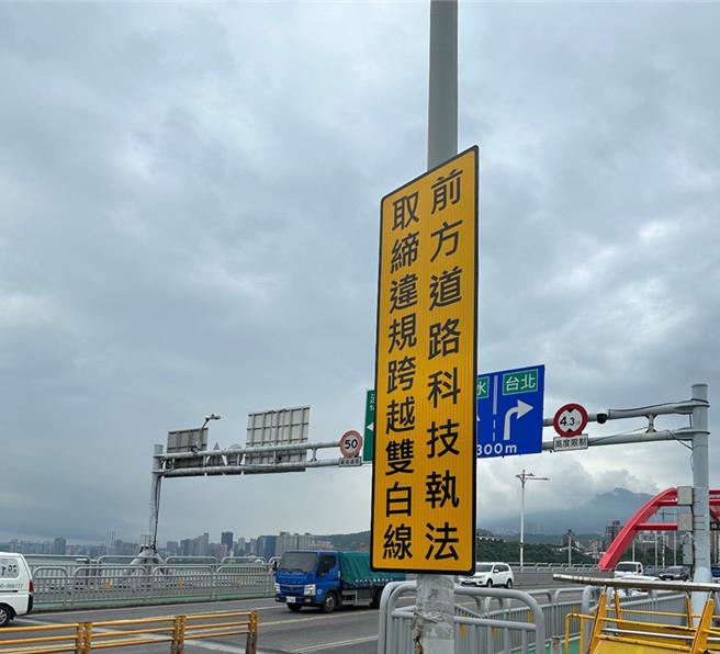 新北警将在台2线、关渡桥增设2处科技执法。（新北市交通警察大队提供）