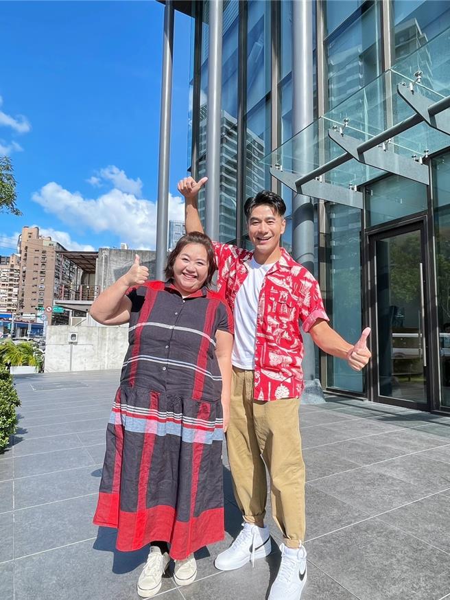 鍾欣凌（左）、郭彥均第5次入圍金鐘獎「兒童少年節目主持人獎」。（東森幼幼台提供）