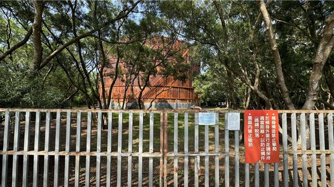 清水大杨油库每周仅周六开放2小时，游客大老远造访却经常扑空。（陈淑娥摄）
