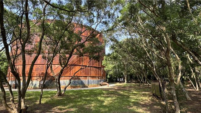 清水大杨油库每周仅周六开放2小时，游客大老远造访却经常扑空。（陈淑娥摄）