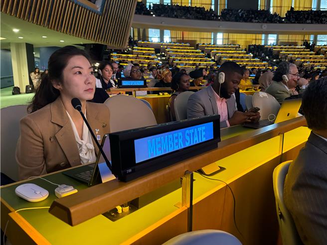 第79届联合国大会（UNGA）高级别会议周及未来行动高峰会9月起如火如荼展开，来自高雄的台湾大学PMBA研究生薛宇静以SDG青年行动者及ASIA SDG Action NGO倡议者的身分，受邀参加此次盛会。（薛宇静提供）