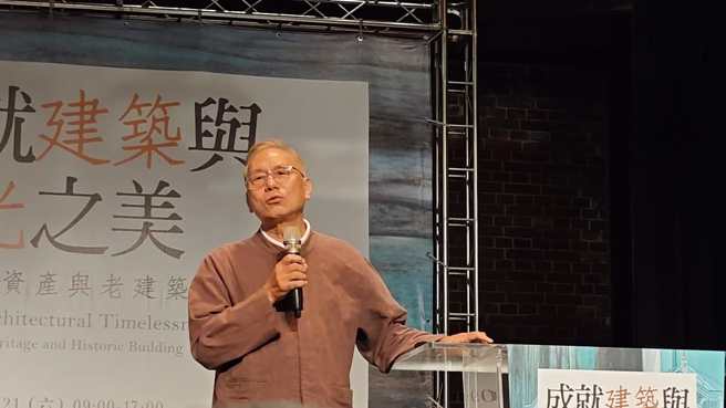 頂新和德文教基金會副董事長陳慶浩分享成美公堂修復工作。（取自來自永靖的老園丁 - 魏應充臉書粉專）