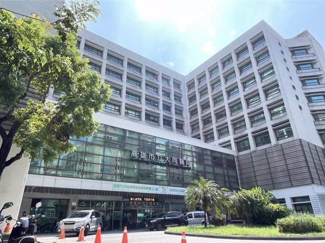 近日大同医院经营权争议引发关注，虽卫生局强调本案仍在议约阶段，但长庚医院先是宣布要帮大同留任医护加薪，现在再发声明，每年将花近5000万元，免收长者及弱势患者挂号费，回馈在地居民。（纪爰摄）