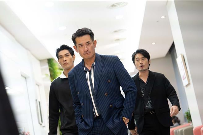 柯叔元以《女儿大人加个赖》入围金钟戏剧节目男主角奖。（中视提供）