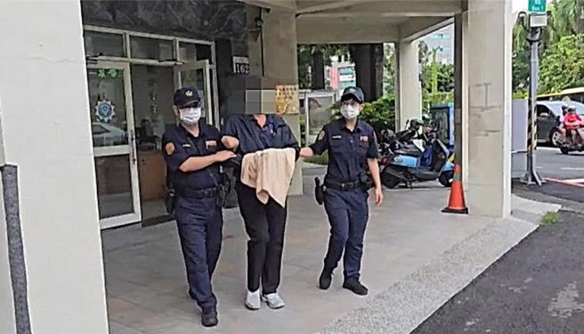 撞死女大學生的巨業客運施姓駕駛訊後被依過失致死罪送辦。（民眾提供／馮惠宜台中傳真）