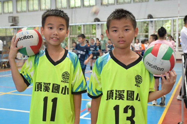 杨砚宁(右)与杨砚然。(永信杯提供)