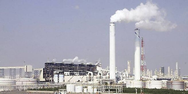 塑化专业厂中石化、国乔及联成相继拟定能源转型、产品开拓新策略，盼能以低碳能源、利基新品、多元新市场，力拚营运突围。图／本报资料照片