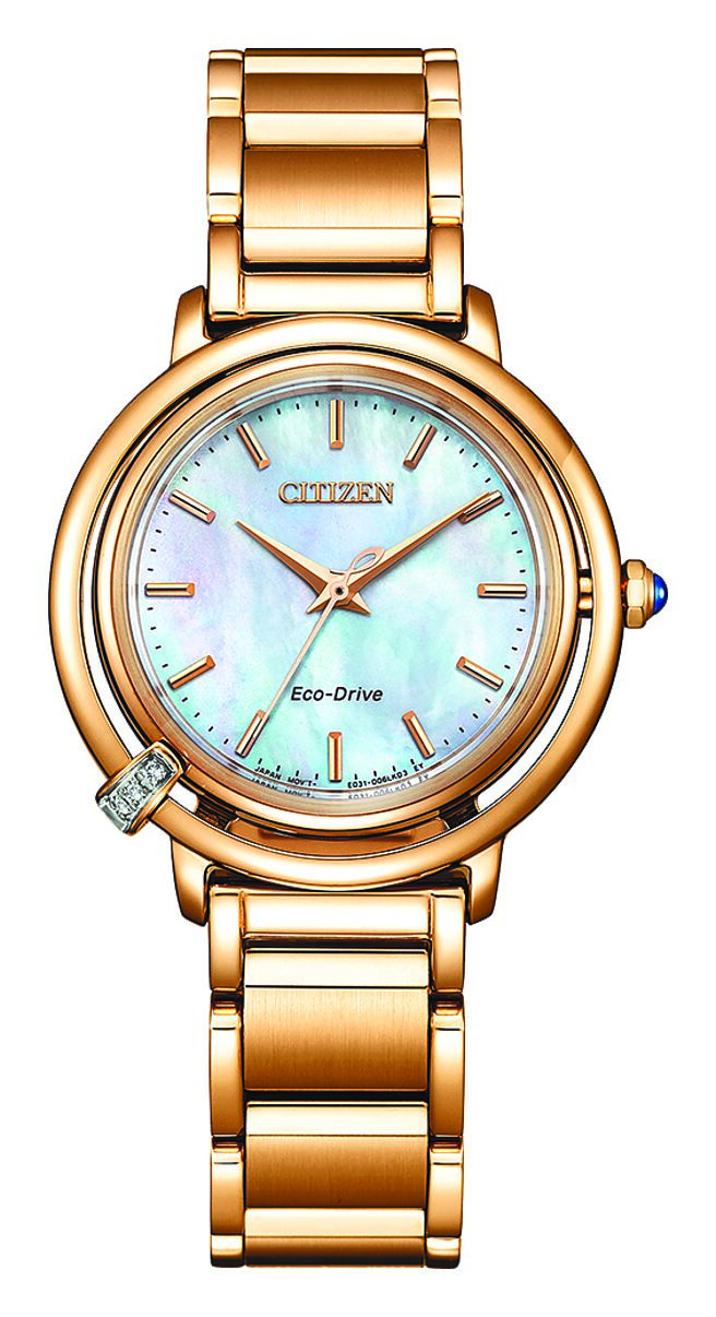 CITIZEN L光动能三针双表圈女表，玫瑰金色表款，2万4900元。（CITIZEN提供）