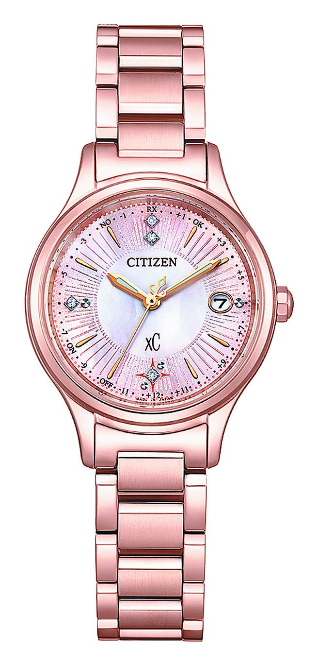 CITIZEN L光动能三针双表圈女表，樱花粉红金色款，3万9800元。（CITIZEN提供）
