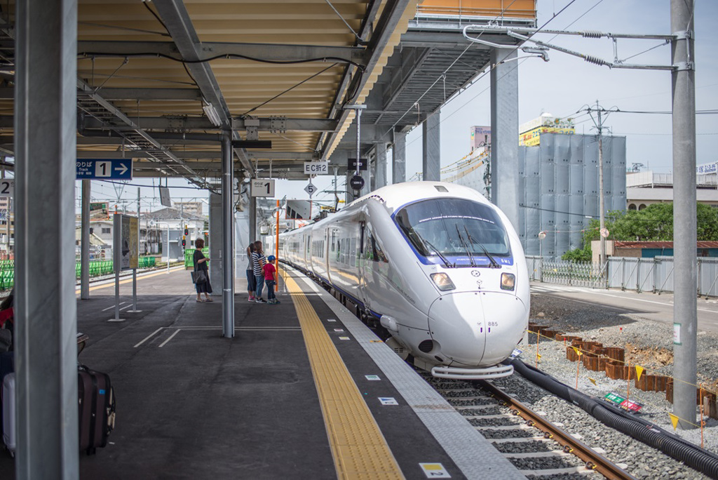 日本急行列車撞到人 只有血跡不見傷者 警傻眼 - 搜奇