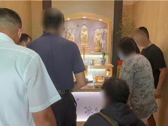 台中公車撞死女大   肇事司機現身靈堂下跪致歉：是我不對