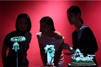 祖母綠還是翠玉白菜更吸睛？大美不言珍寶同窗爭豔