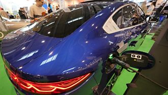 憂遭報復 歐擬對陸電動車加稅 法國酒業抗議