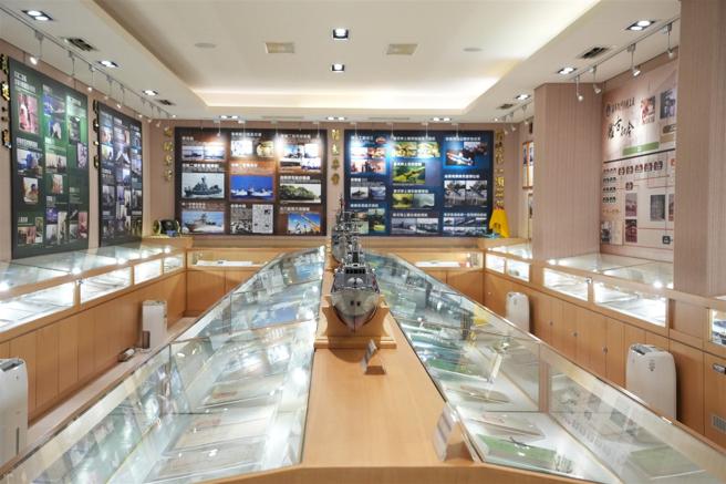 海军战系工厂为发挥檔案多元价值及应用效能，重新规划队史馆，将过往史料檔案化繁为简做展示。
（海军战系工厂提供）