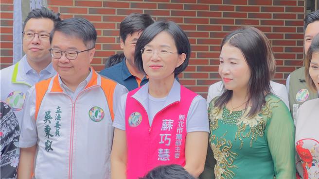 民進黨新北市黨部主委蘇巧慧表示，希望所有議員一起加入黨部活動，凝聚成一股力量，讓民進黨在新北更有力量。（呂健豪攝）