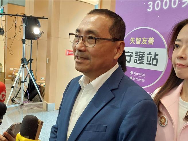 新北市长侯友宜今（24）日受访表示，市府第一时间发现登革热疫情后，随即展开清消，并将天山公园与三介庙列为高风险区，今天也会做封闭。（陈慰慈摄）