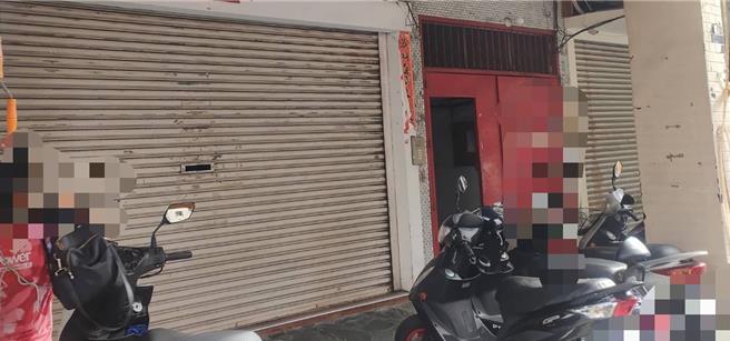高雄一家小吃店老板倒卧家中身亡，被附近加油站闻到异味赶紧向警方报案，警方进门后发现已死亡约5天。（警方提供／任义宇高雄传真）