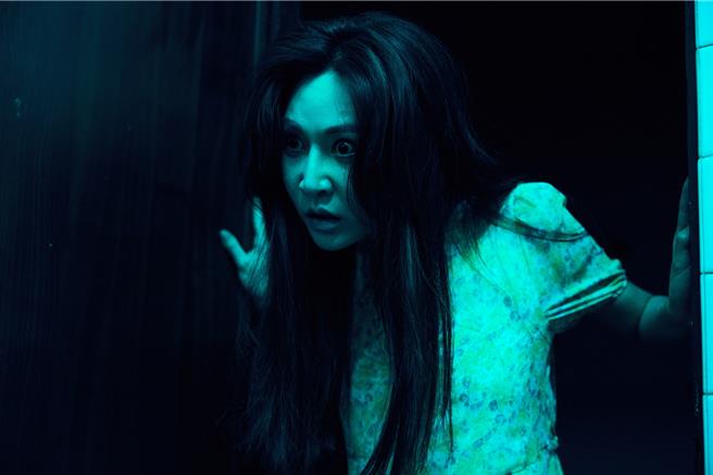 曾莞婷光是瞪大眼睛的模样就十分吓人。（剧匯文创提供）