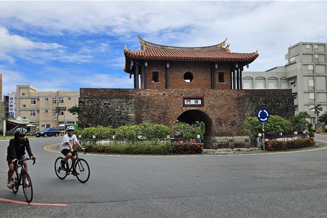 屏东县非法旅宿以坐落恒春镇居多，立委徐富癸将邀集相关单位，针对恒春镇都市计画通盘检讨。图为恒春南门。（罗琦文摄）