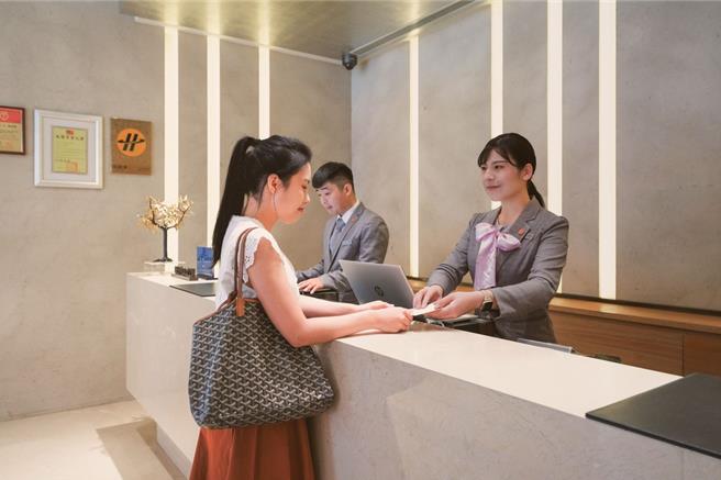 呼叫与饭店同为10月19日生日的幸运儿 享第二晚免费入住 。（图／和逸饭店．台北忠孝馆）