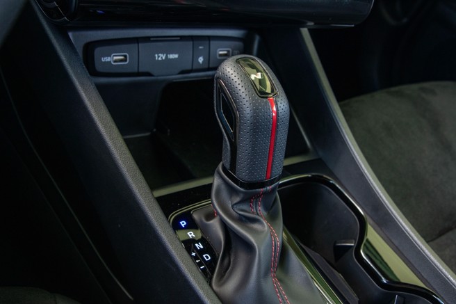 N Line专属性能排檔杆。（陈大任摄）