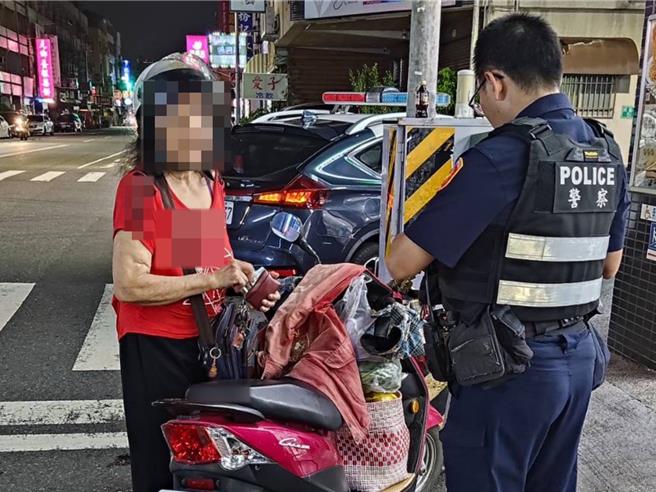 90歲曾姓阿嬤保養得很好，乍看完全不像已經高齡90歲。（讀者提供／曹婷婷台南傳真）