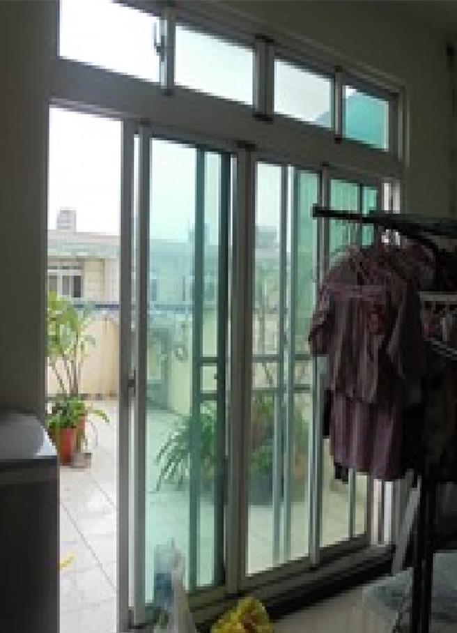 桃园四层楼透天。(桃园分署提供／蔡依珍桃园传真)