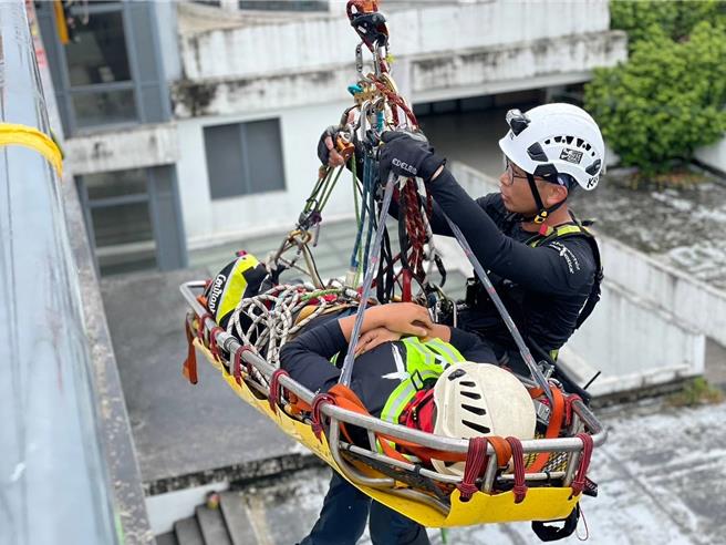 台灣首屆2024Grimp Taiwan歷經3天激戰，由日本隊伍START、9PM抱走冠亞軍，高雄市消防局KRRT拿下第3名。（消防署提供／楊靜茹南投傳真）