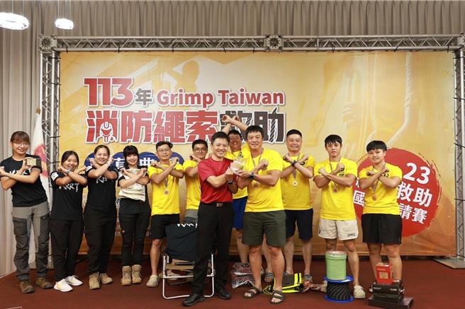 高雄市消防局KRRT隊員均具備高階繩索技術，平時利用假日訓練，這次Grimp Taiwan 拿下第3名。（消防署提供／楊靜茹南投傳真）