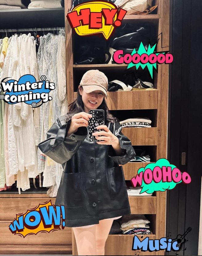 孙艺真自拍，疑曝光居家更衣间。（图／翻摄自孙艺真 IG）