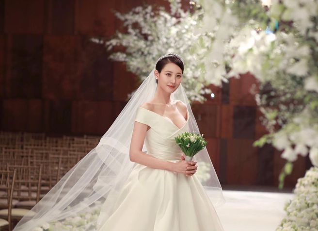 39岁南韩女演员金秀贤23日证实和企业家老公离婚，结束5年婚姻。（图／摄自IG@claudiashkim）