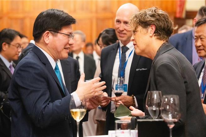 外交部長林佳龍昨日於台北賓館接待美國無人機產業發展代表團。（取自林佳龍臉書）