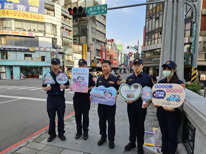 台中市22日晚间9时多传出2名东海大学女学生遭公车撞上事故，酿1死1伤惨剧。台中市交通警察大队24日表示，即日起连续3天启动全市「汽机车不暂停让行人」大执法。（交大提供／潘虹恩台中传真）