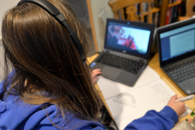 不少專家及網紅會推出線上課程，分享專業知識。（示意圖：shutterstock／達志）