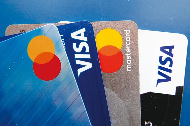 许多民眾在国外刷卡时，常会遇到因为换了网卡，结果收不到OTP密码简讯，导致交易失败的困扰。图／美联社