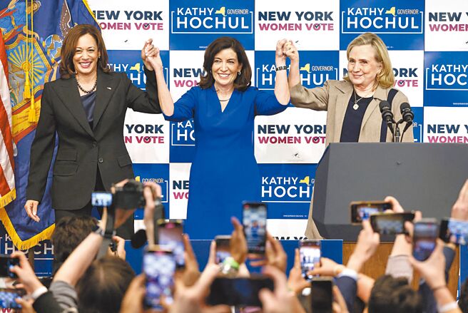 来自美国两党执政时期的700多名现任和前任国安及军事高官22日发表连署信，表态支持民主党总统候选人贺锦丽。（路透）