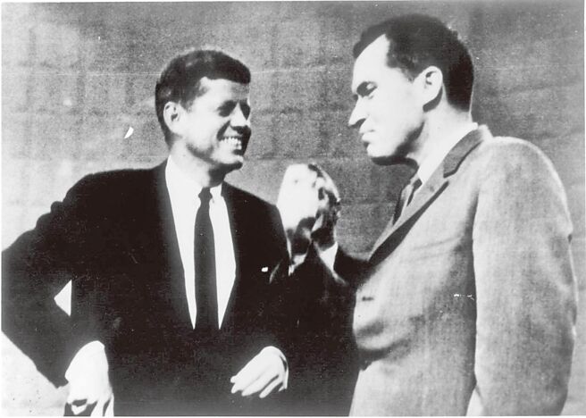 1960年美國大選，2位候選人甘迺迪（左）與尼克森曾以「是否要放棄防衛金馬」作為辯論主題。（本報資料照片）