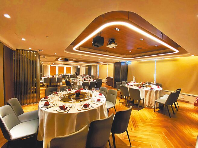 潮品集兩店推出「瘋尾牙饗春酒」尾牙春酒專案，其中近忠孝敦化捷運站的「神旺潮品集．忠孝店」滿額再贈卡拉OK歡唱、果汁暢飲等優惠。（神旺潮品集．忠孝店提供）飲酒過量 有礙健康