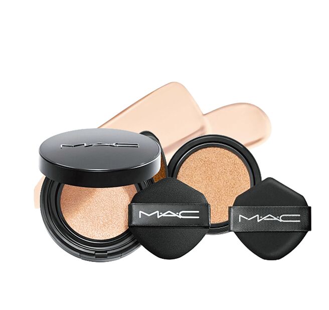 台中大远百M.A.C-一拍就GO气垫组，推荐价2880元。（远百提供）