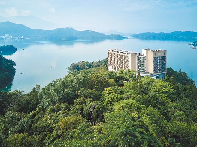 雲品溫泉酒店日月潭（見圖）率先試行周休3日政策後，引發社會廣泛討論，飯店表示收到較以往更多的求職申請，將於10月9日在飯店內舉辦大型招募會，即日起至30日止。（雲品溫泉酒店提供）