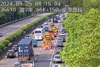 上班快改道！国3南向龙潭路段「路面坑洞隆起」今晨塞爆